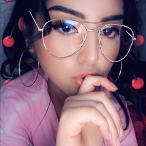 Meet your Posher, Linda